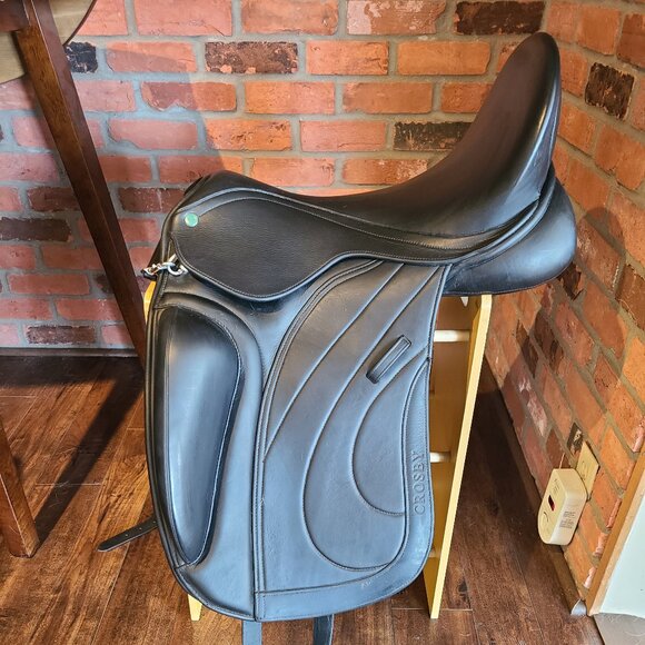 Crosby  18" Monoflap Dressage Saddle with Opti-fit Interchangeable Gullet - Picture 1 of 15
